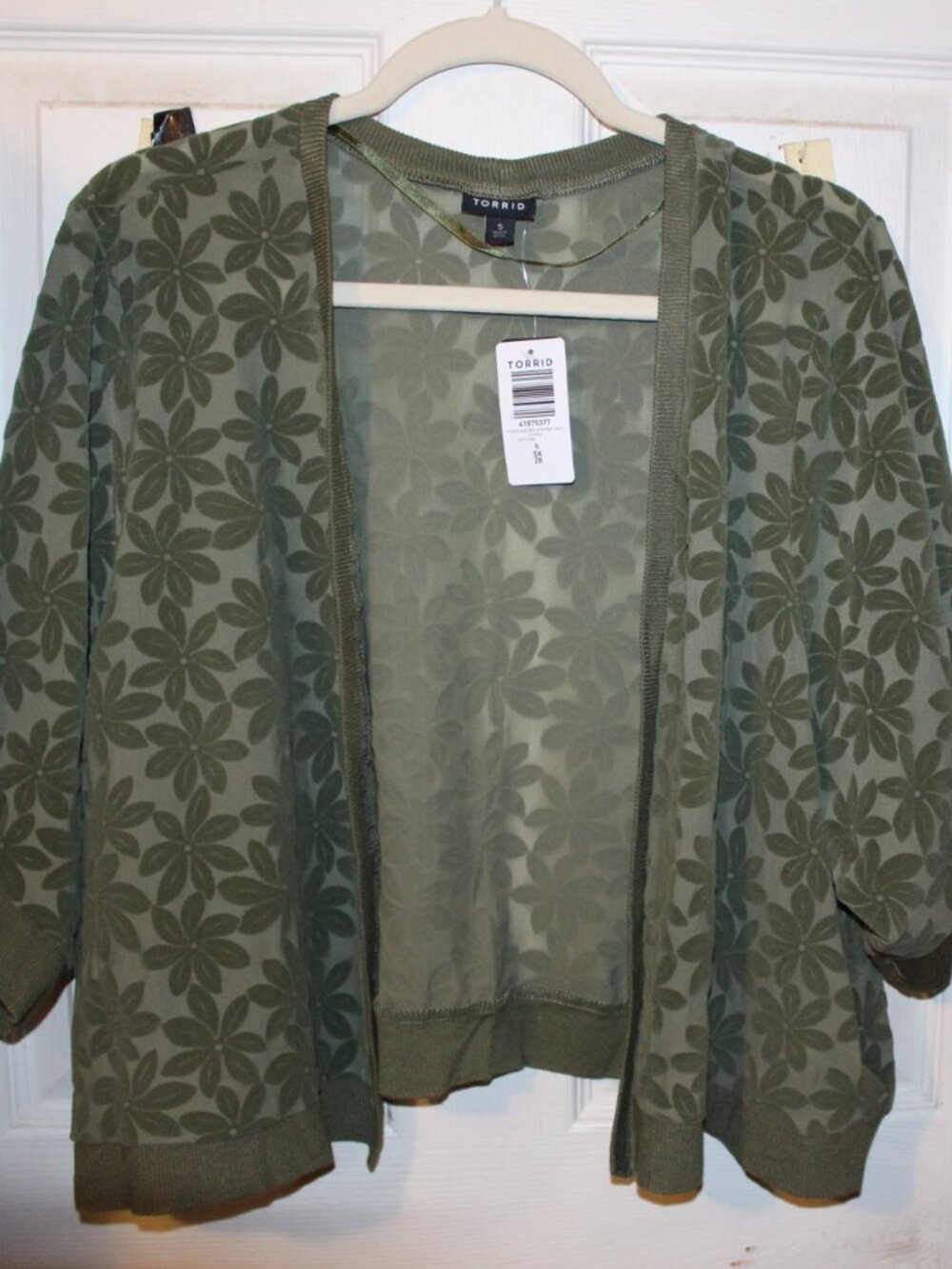NWT Torrid Flock mesh daisy open front shrug 5X(28W) Beautiful!!